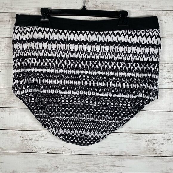 Cacique Swim black white geometric High rise swim bottom 28 4x - Picture 2 of 4